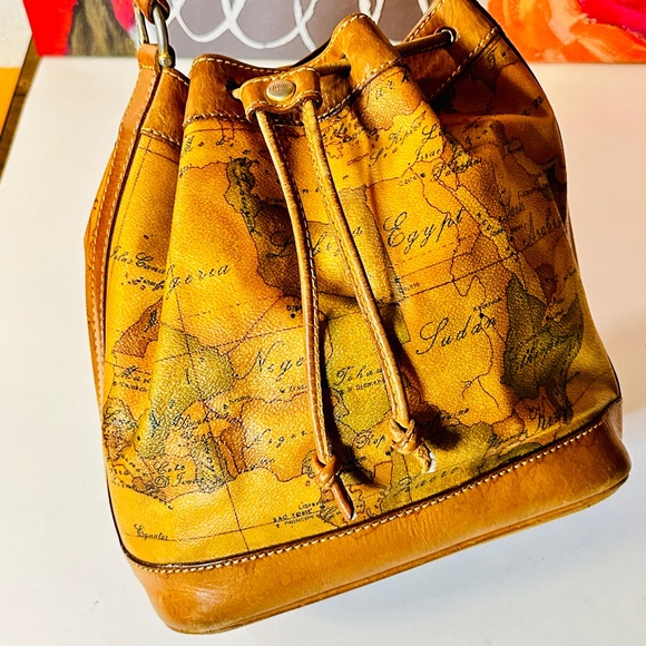 Vintage Map Print Tan Bucket Bag - Picture 2 of 12